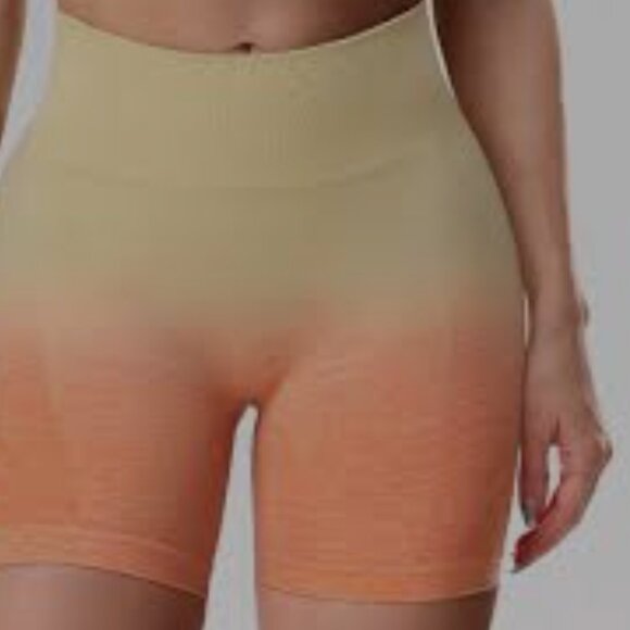 💥3/$30💥 Yeoreo Scrunch butt lifting yoga workout shorts - Picture 4 of 4